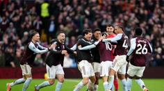Aston Villa v euforii. Gólem v nastavení sestřelila Arsenal, ztráty využilo i City