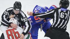 Neuvěřitelná rvačka v KHL: Hokejisté se poslali k zemi už první ranou