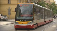 Tramvaják, který napadl ukrajinský pár s vnukem, míří před soud. Hrozí mu vězení