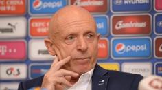 Jarolím přešel drsnou kritiku Berbra. Trenérem repre zůstává
