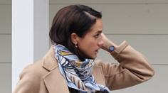 Záhadná nálepka na ruce vévodkyně Meghan. Fanoušci se bojí o její zdraví