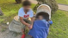 Těhotná žena nabízela u školy sexuální služby. Její dítě zatím hlídal bezdomovec