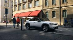 Obří baterie do elektromobilů jsou nesmysl, tvrdí Mazda. Vysvětluje proč