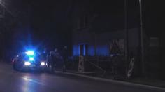 Při hádce sousedů o parkování se střílelo, do domu vnikla zásahovka