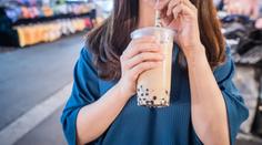 Dívka (14) vypila příliš bubble tea. Stovka kuliček jí uvízla ve střevech