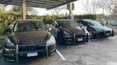 Policisté si pořídili elektromobily Tesla. Po necelém roce se jich radši zbavují