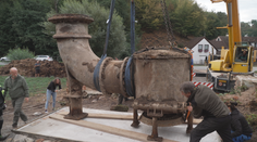 Badatelé našli vzácnou Girardovu turbínu. Vytáhli ji pomocí těžké techniky