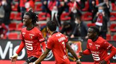 Fotbalisté Rennes slaví výhru, Nice si poradilo se Štrasburkem