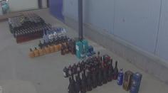 Pašeráci ukryli v karoserii dodávky nezdaněné cigarety. Celníci zabavili desítky kartónů