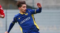 Boj o život: Fotbalový talent frajersky vylezl na vagon a udeřil ho proud