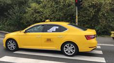 Spor mezi Uberem a taxikáři vyřeší nový zákon. Nebude to ale hned