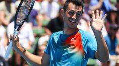 Neuvěřitelný úder! Tomic ukončil zápas esem mezi nohama