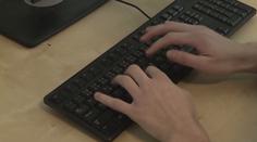 Každý desátý člověk pracuje z domova nahý, zjistil průzkum