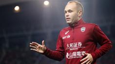 Hra pokračuje. Slavný Iniesta dál napíná, čeká se na jeho další slova