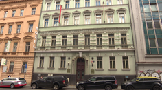 Hlasitý alarm zavřeného hotelu rušil dvě pražské ulice. Nikomu se nešlo dovolat