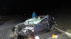 Mladík v BMW boural, spolujezdec zemřel. Jel na letních gumách