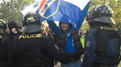 Pražská policie má pohotovost, Baníkovci míří na Letnou.