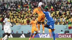 Nizozemce podržel debutující brankář, Senegal porazili dvěma góly v závěru