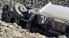 Na jihu Čech se převrátilo popelářské auto. Jeden z pracovníků na místě zemřel