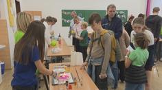 Noc vědy přilákala na 115 tisíc návštěvníků. Ve Slaném dělali pokusy