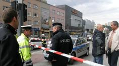 V centru Klášterce přepadli banku, pachatelé jsou na útěku