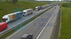 Kamiony zablokovaly D1 před Brnem. Kolona přesáhla 50 kilometrů