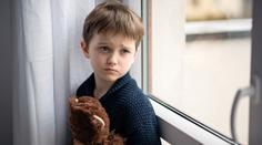 Zoufalý telefonát na linku důvěry: Máma nás bije bičem, zabije nás!