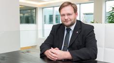 Předseda Koruny České: "Zrušme republiku a obnovme monarchii!"