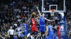 Londýnské drama vyhrálo Toronto. NBA v Evropě nadchla
