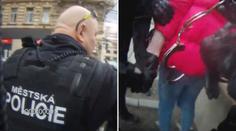 Prodavačku někdo pořezal, strážníci chytili muže s bundou od krve! VIDEO