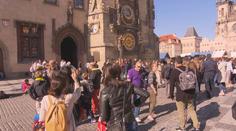 Do českých měst se vrací turisté. Návštěvnost se zvedla o desítky procent