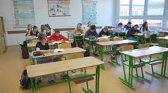 Kromě policie stávkují i školy a justice. Požadavky neuspokojíme, říká ministr