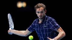 Medveděv se konečně dostal do čtvrtfinále, postup slaví také Nadal