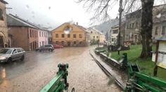 Na Slovensku udeřily silné bouřky. V Česku už hlásí bleskové povodně. MAPY SRÁŽEK