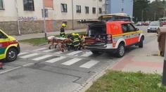 Holčičku cestou do školy srazilo auto. Do nemocnice ji přepravil vrtulník