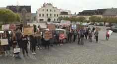 Oblíbená učitelka z Liberecka dostala výpověď. Rodiče i žáci protestovali