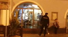 Střelba v Rychnově nad Kněžnou, zraněná žena je v kritickém stavu