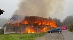 U Frýdku-Místku lehl popelem seník, oheň ohrožoval i kravín, zemřelo tele