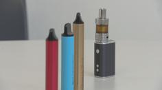 Ministerstvo chce zakázat elektronické cigarety. Lidé proti tomu sepsali petici