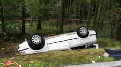 Nehoda u Žamberku: Mladá řidička (21) nepřežila náraz do stromu