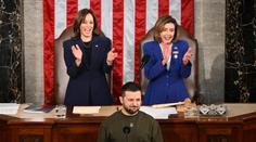 Ukrajina se nikdy nevzdá, řekl Zelenskyj v americkém Kongresu. Sklidil bouřlivé ovace