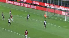 Borec na konec: Alex Sandro svou hrubkou potopil Juventus