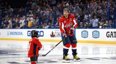 Hvězdy NHL ukázaly dovednosti: Takhle bavily fanoušky! VIDEA