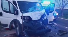 Řidič narazil zezadu do autobusu, s těžkým zraněním skončil v nemocnici