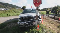 Osobní auto se srazilo s drezínou. Nehoda skončila zraněním