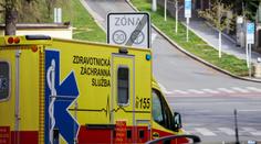 Muž si po pádu na ulici poranil hlavu a ztratil vědomí. Měl zřejmě záchvat