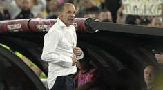 Trenér Juventusu má rekordní trofej, při zápase ukázal divoký striptýz