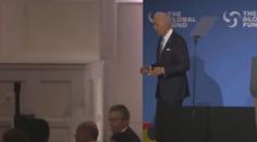 Známky nemoci, nebo tanec před kamerou? Biden středem pozornosti
