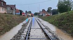 Na Česko udeřily silné bouřky. Popadané stromy ochromily koridor Praha–Ostrava