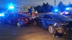 Oktávie vylétla ze silnice a trefila odstavené auto, řidič nadýchal